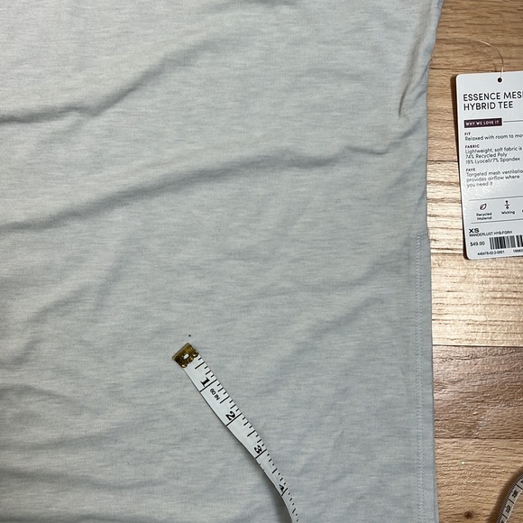 NWT Athleta Gray Essence Mesh Wanderlust Hybrid Tee Short Sleeve Crew Neck - XS - Picture 5 of 6